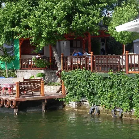 Onder Country house